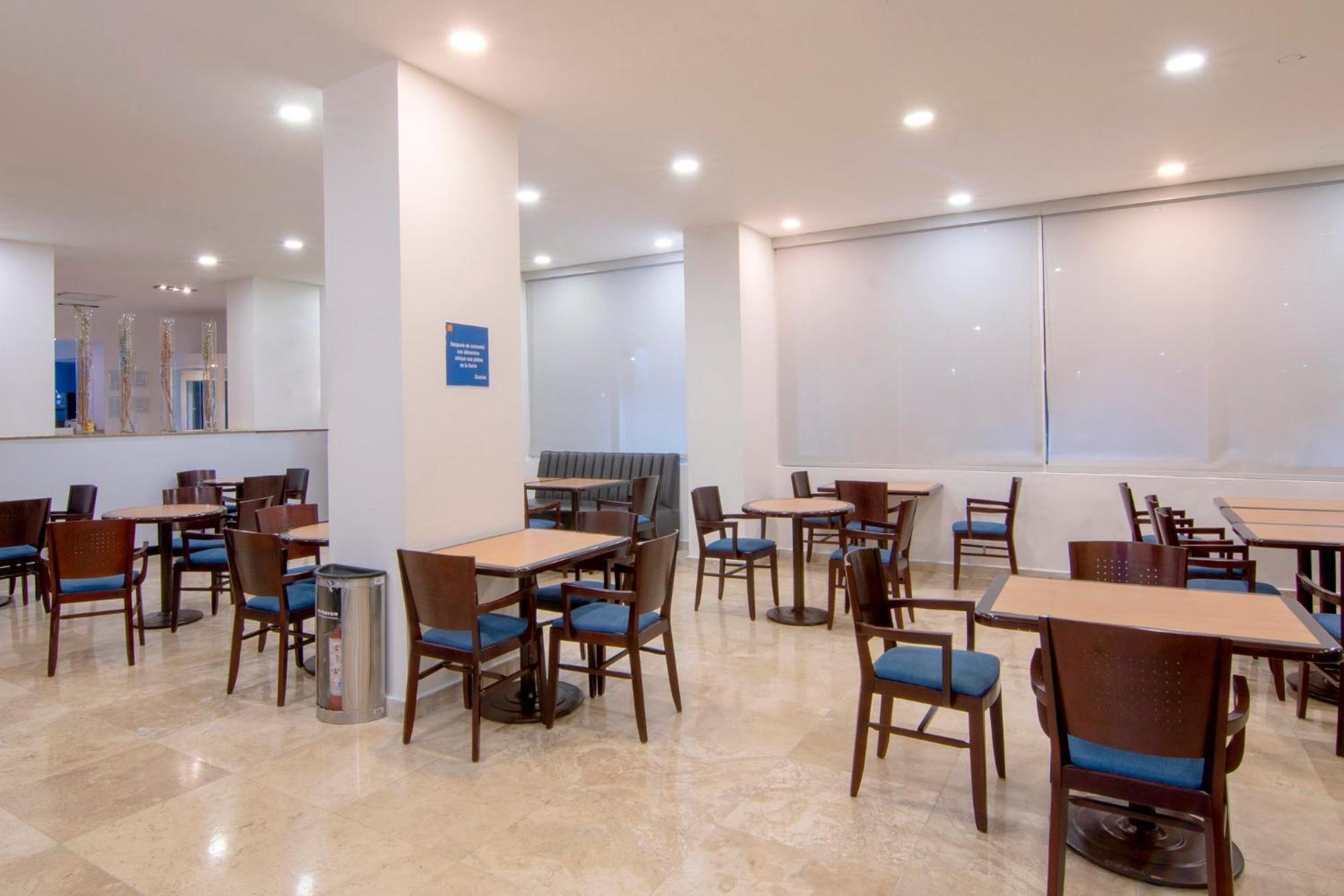 One Coatzacoalcos Forum Exterior photo